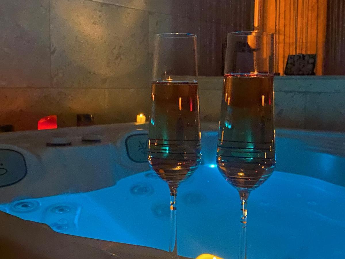 Le Prieure - Suites Romantiques Spa Privatif, Piscine, Jardin, Massages Proche De Toulouse Verfeil  Exterior photo